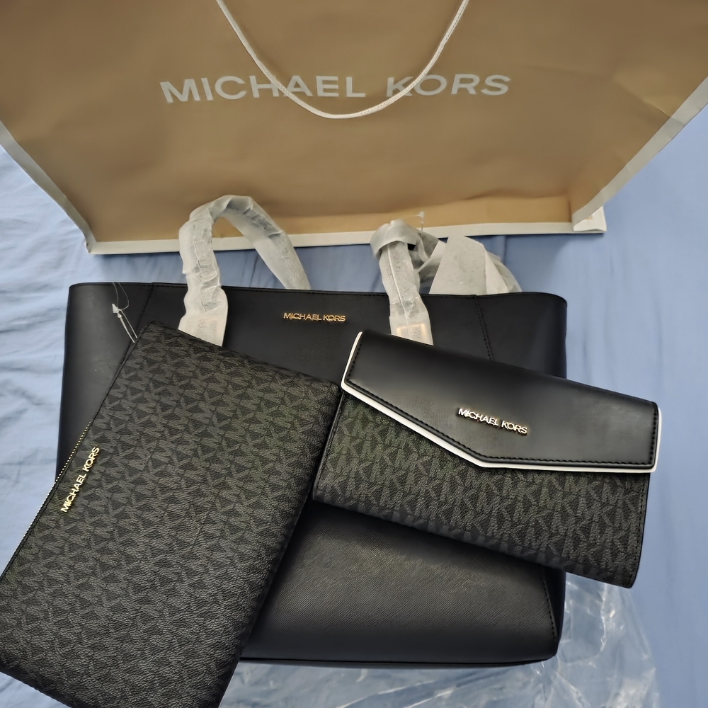 Michael Kors - Charolette- Large Black Leather 3 in 1 Tote